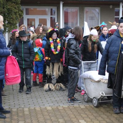 Karneval a pohovávanie basy v ZŠ  Obrázok 39