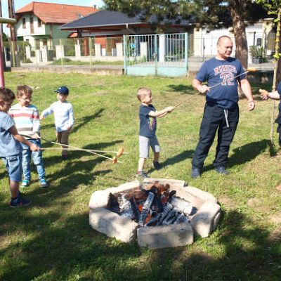 Opekačka detí v MŠ a program pre mamičku ku Dňu matiek  Obrázok 8