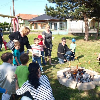 Opekačka detí v MŠ a program pre mamičku ku Dňu matiek  Obrázok 10