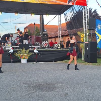 OSLAVY LETNÉHO SLNOVRATU  Obrázok 28