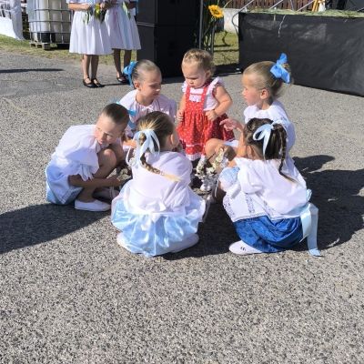 OSLAVY LETNÉHO SLNOVRATU  Obrázok 39