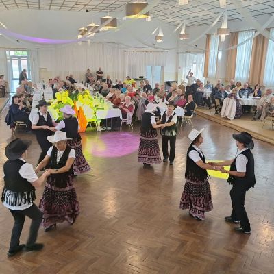 Posedenie pre dôchodcov  Obrázok 38