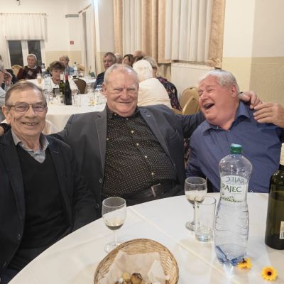 Posedenie pre dôchodcov  Obrázok 36