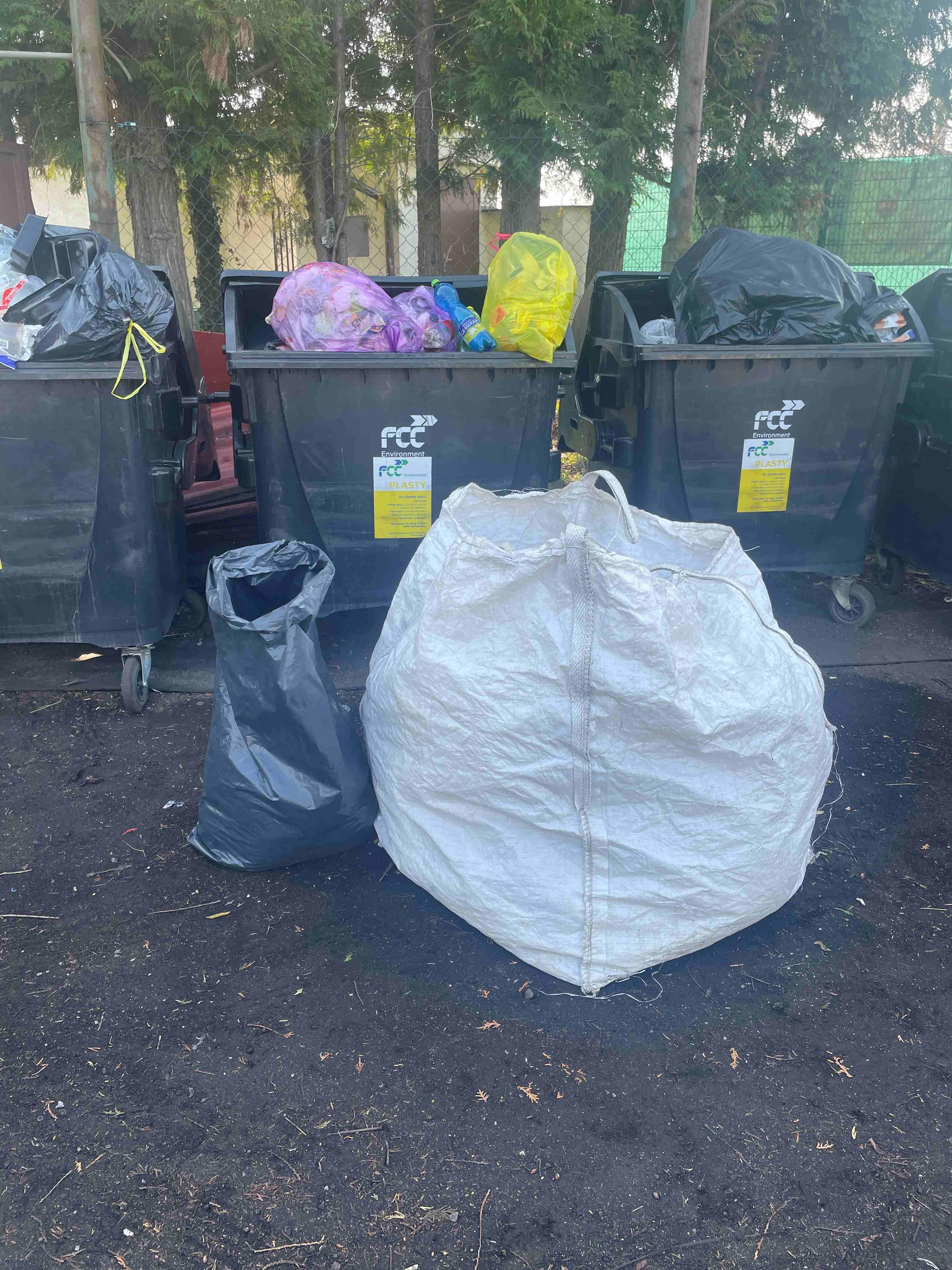 Ak niekto spozná svoj odpad na fotografii, môže si ho prísť vyzdvihnúť na zberný dvor !!!